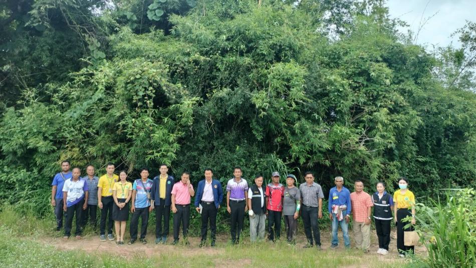  ตรวจดูสถานที่ก่อสร้างบ่อสิ่งปฏิกูลในเขตตำบลตาเกา