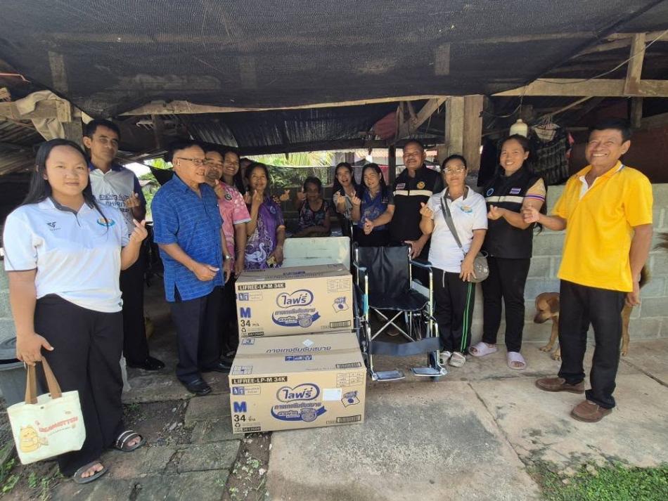 มอบผ้าอ้อมสำเร็จรูป รถเข็นนั่ง เตียงผู้ป่วย ตามแผนการดูแลศูนย์การพัฒนา​คุณภาพชีวิตผู้สูงอายุตำบลตาเกาให้กับผู้ที่มีภาวะพึ่งพิง(LTC) ในเขตเทศบาลตำบลตาเกา 